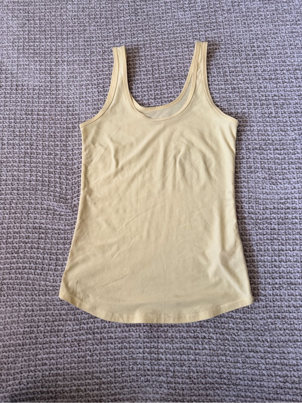 No boundaries Women’s Sleeveless Scoop Tank in Pale Yellow
